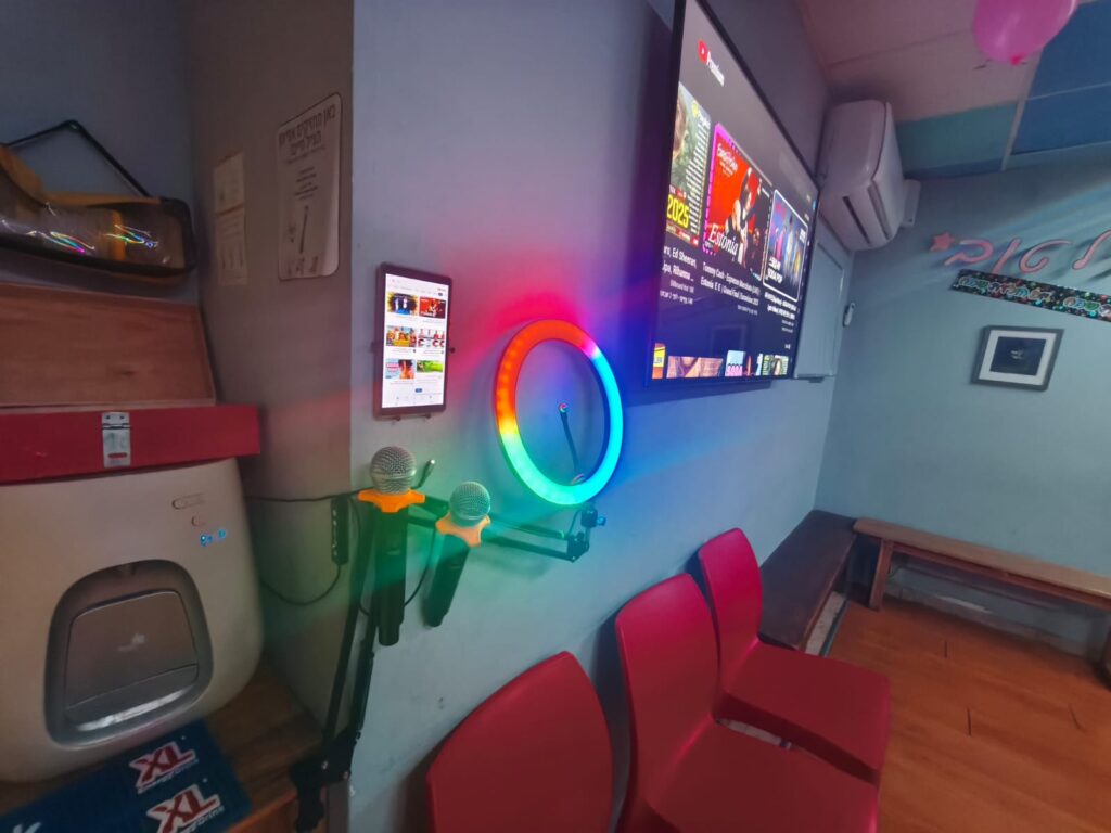 קריוקי בחדר בריחה